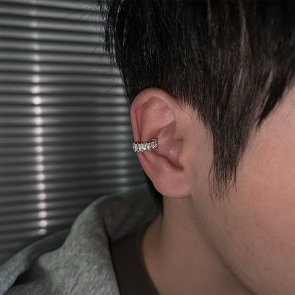 Bông Tai Vàng 18K Sắc Nét Đá Sáng Siêu Sang  LIVY QUEMEO KHÔNG GỈ Hạt Lấp Lánh Tinh Tế Bản Đặc Biệt