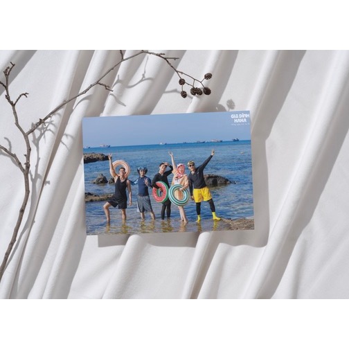 Thiệp postcard bưu thiếp A6 chương trình Gia đình haha Jun Phạm, Ngọc Thanh Tâm, Bùi Công Nam, Rhymastic, Duy Khánh