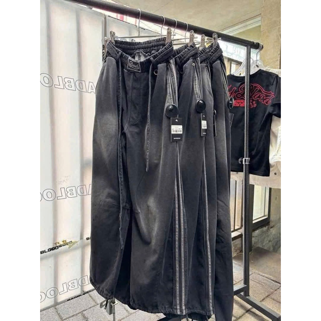 Quần jeans Badblood ống rộng màu đen