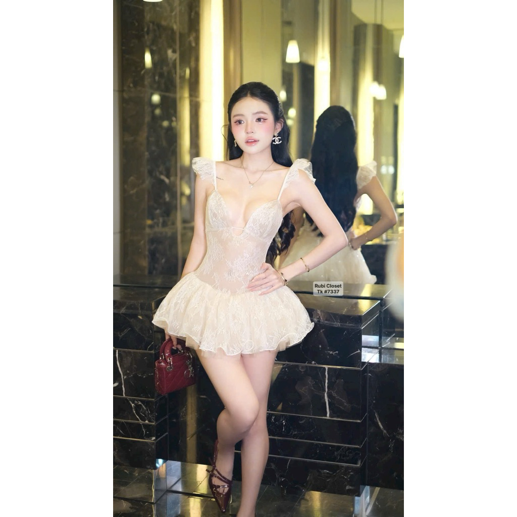 Đầm ren lưới cánh tiên xoè đính kim sa