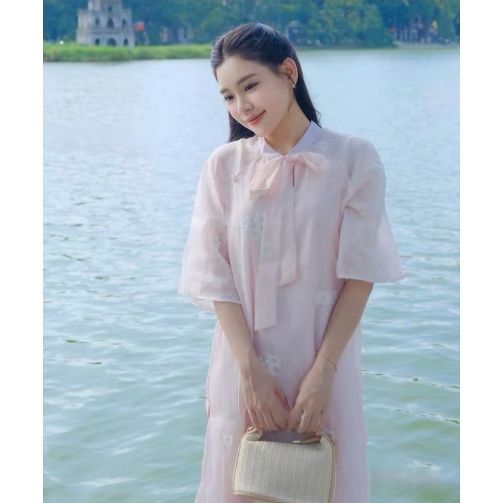 Áo dài Tuyết Mai voan tơ phối cổ buộc nơ cách điệu, áo dài thêu hoa nổi LABEL  AD04