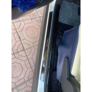 Ốp bậc cửa, nẹp bước chân trong, ngoài xe Vinfast VF3 vân Titan cao cấp, chống trầy xước xe