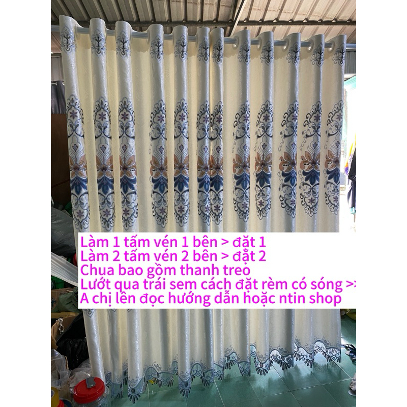 Gấm thêu màu trắng phối chân ren giá của 1 tấm rèm căng thẳng ( chua ...