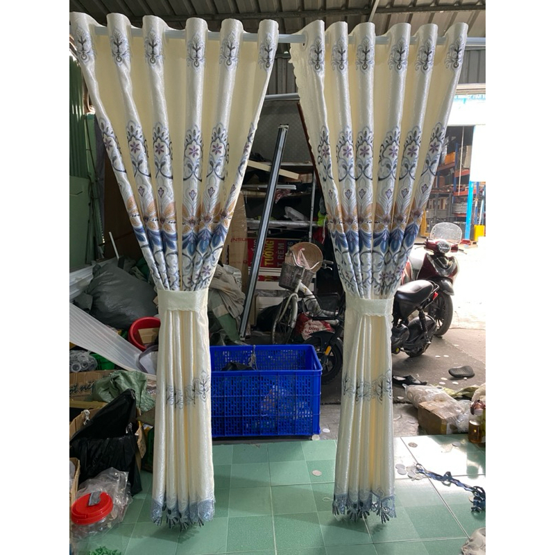 1 TẤM GẤM THÊU MÀU  TRẮNG KEM PHỐI CHÂN REN CHƯA CÓ CÂY TREO - TREO 1 TẤM MUA 1 TẤM _TREO 2 TẤM MUA 2 TẤM RÈM CỬA VIỆT H