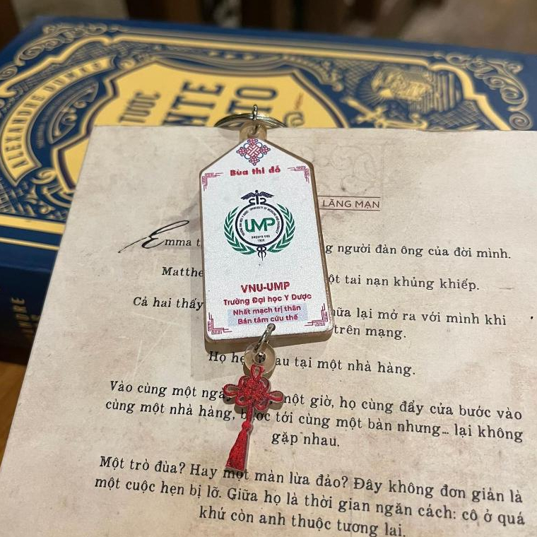 Móc Khoá Logo Trường Đại Học, Móc Khoá Đại Học Bùa May Mắn Bùa Thi Đỗ Bùa Thi In Theo Yêu Cầu 2 Mặt Quà Tặng - SakuMai