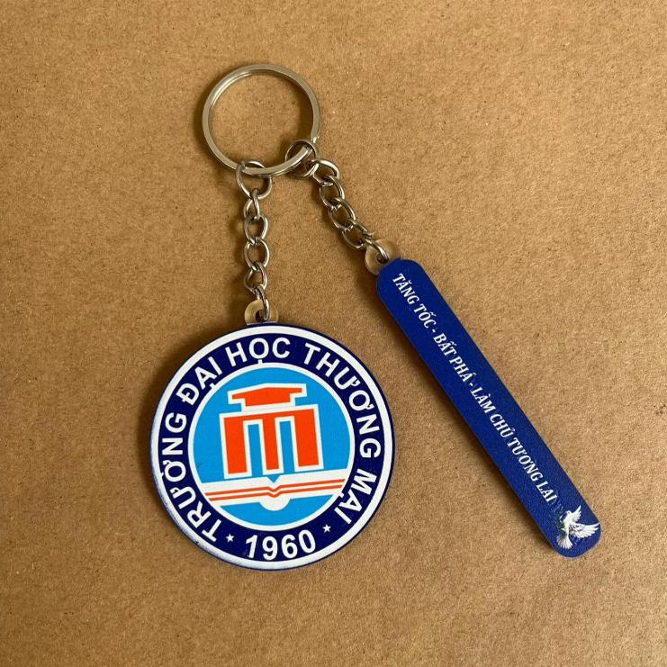 Móc Khoá Trường Đại Học, Móc Khoá Logo Trường Đại Học Kèm Slogan Bùa Thi Đỗ In 2 Mặt Mica Dùng Làm Quà Tặng - SakuMai
