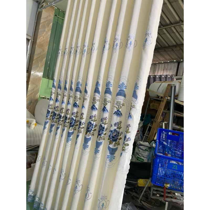 1 TẤM GẤM THÊU MÀU TRẮNG KEM PHỐI CHÂN REN CHƯA CÓ CÂY TREO - TREO 1 TẤM MUA 1 TẤM _TREO 2 TẤM MUA 2 TẤM RÈM CỬA VIỆT HÀ