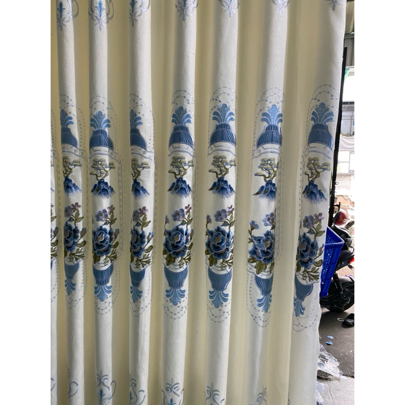 1 TẤM GẤM THÊU MÀU TRẮNG KEM PHỐI CHÂN REN CHƯA CÓ CÂY TREO - TREO 1 TẤM MUA 1 TẤM _TREO 2 TẤM MUA 2 TẤM RÈM CỬA VIỆT HÀ
