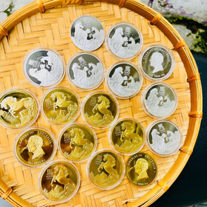 Bộ 2 Đồng Xu hình con Ngựa Úc vàng bạc (combo 2 xu) sang trọng