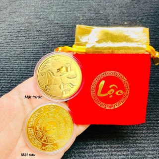 🌸 Sale TẾT🌸 Đồng xu con Ngựa vàng bằng kim loại , mặt sau chữ Lộc - tặng kèm túi gấm đỏ chữ LỘC