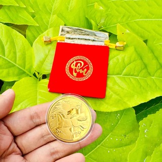 🌸 Sale TẾT🌸 Đồng xu con Ngựa vàng bằng kim loại , mặt sau chữ Lộc - tặng kèm túi gấm đỏ chữ LỘC