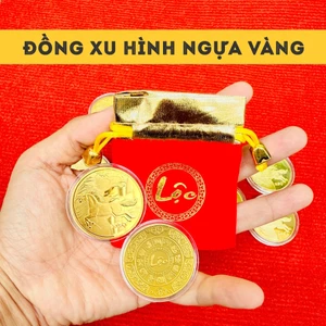 🌸 Sale TẾT🌸 Đồng xu con Ngựa vàng bằng kim loại , mặt sau chữ Lộc - tặng kèm túi gấm đỏ chữ LỘC