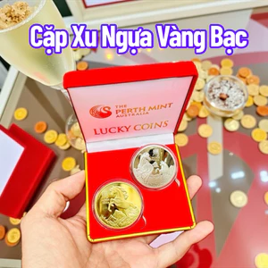 Hộp 2 Đồng Xu Hình Con Ngựa Vàng - Bạc từ Úc lì xì Tết sang trọng - đi cùng túi gấm đỏ sang chảnh