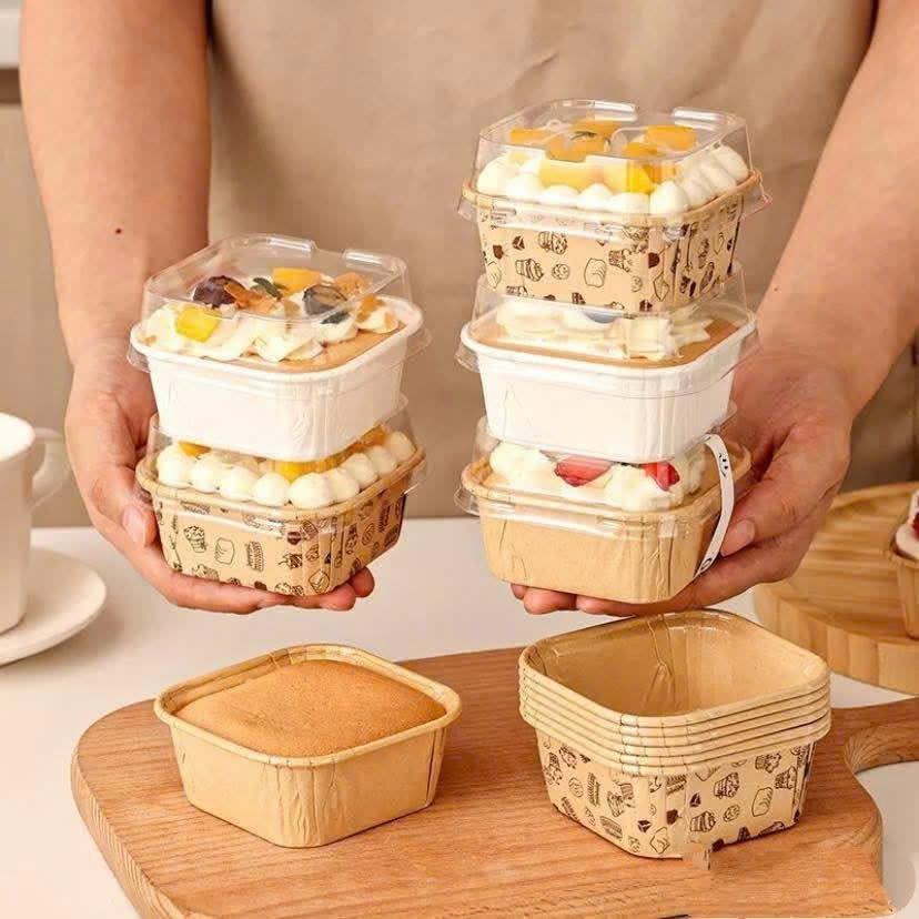 Set 50 Cốc Giấy Vuông Có Nắp Nhựa Miệng 9.9cm Dùng Được Trong Lò Nướng Nhiều Màu