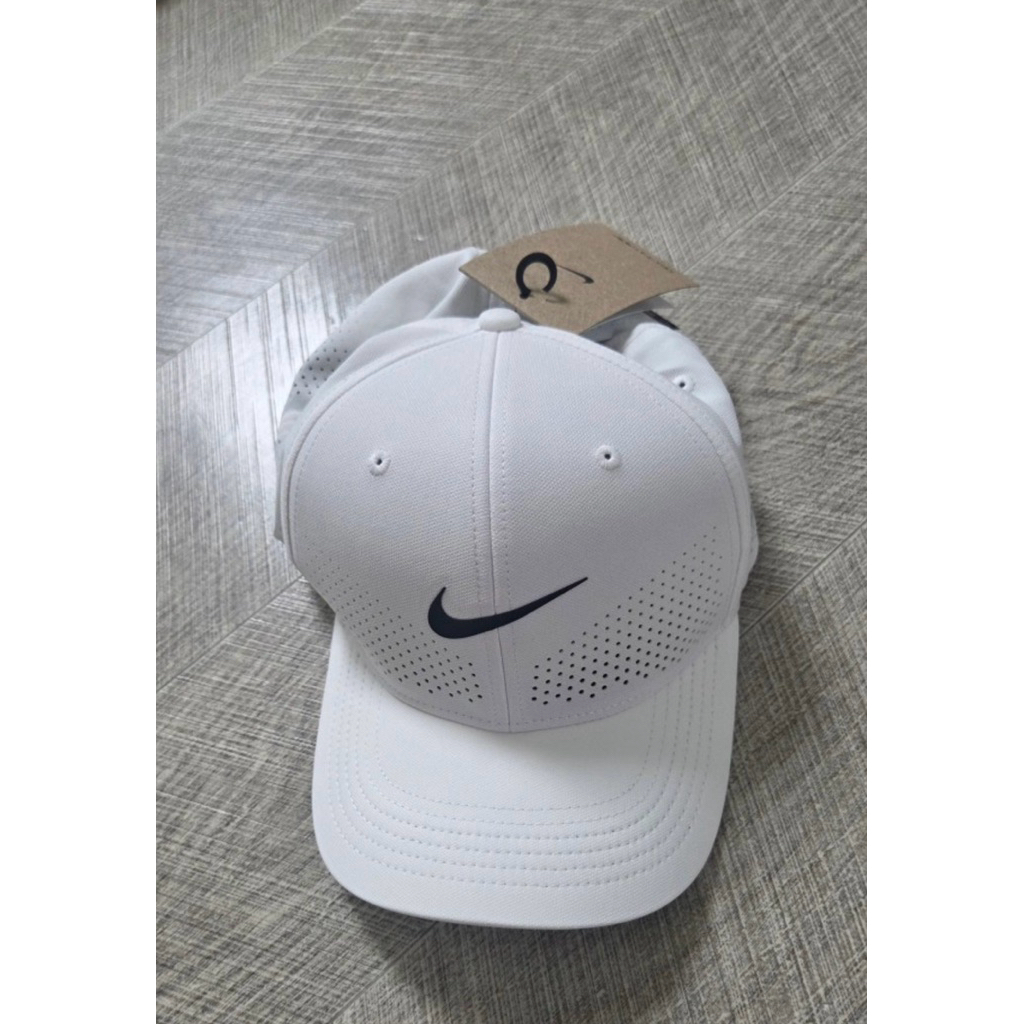 Mũ Thể Thao Golf – Phong Cách Thời Trang, Chống Nắng, Màu Trắng/ Đen