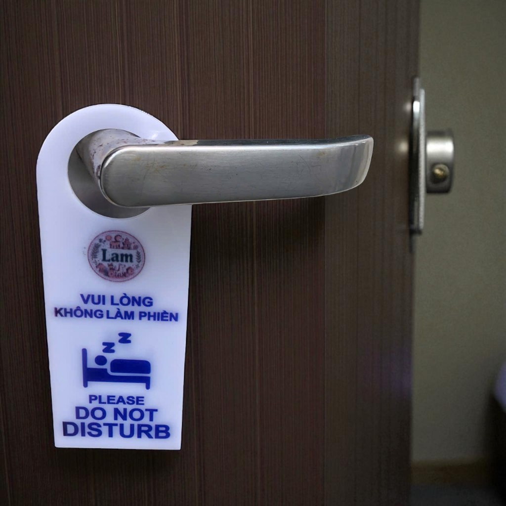 Thẻ treo cửa phòng khách sạn,thẻ yêu cầu dọn phòng | Lynhdecor miễn phí in nội dung theo yêu cầu