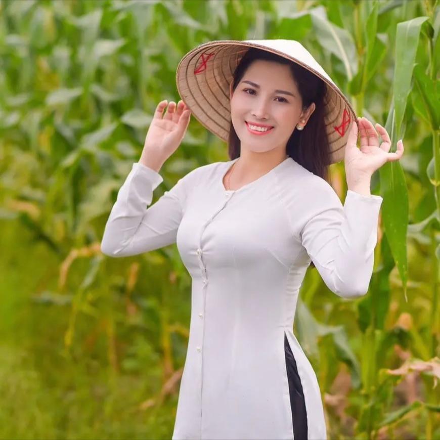 B.A49 - Áo Lụa Trơn Cài Nút Cổ Tròn Tay Dài (+ Quần Đen )