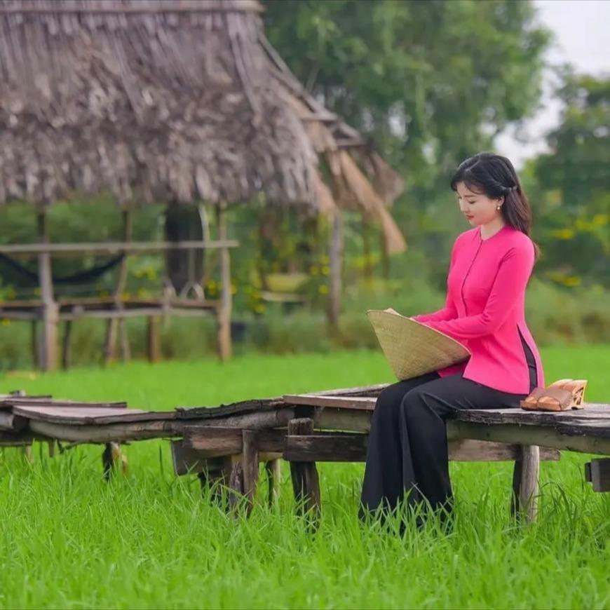 B.A49 - Áo Lụa Trơn Cài Nút Cổ Tròn Tay Dài (+ Quần Đen )