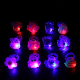 Nhẫn phát sáng tong bóng tối tặng kèm pin nhiều màu nhiều mẫu cute cho bé HT Toys