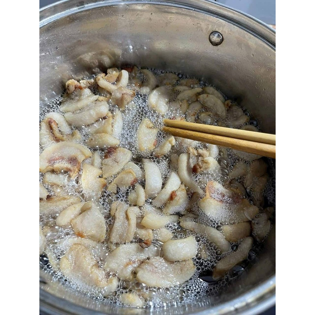 Mỡ Lợn Đen Lai Châu – Mỡ Sạch Nấu Thủ Công – Vàng Ruộm, Thơm Ngậy – Đặc Sản Tây Bắc