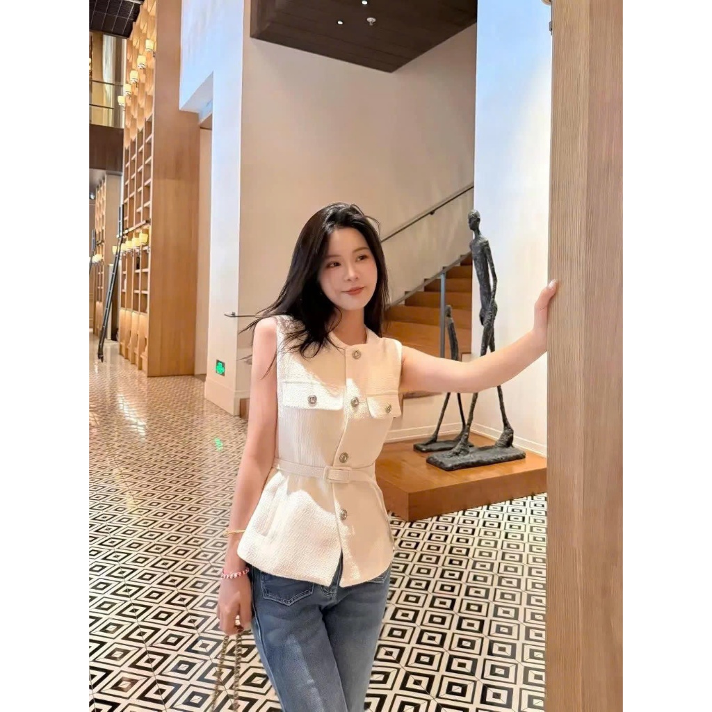 O.urs | Áo Tweed Belted Vest - Áo vest nữ cao cấp thắt lưng eo, không tay kiểu Pháp màu trắng thanh lịch