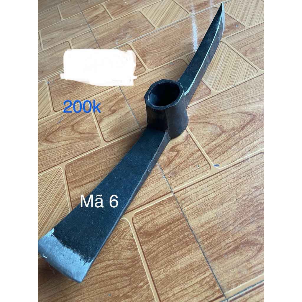 cuốc chim hai đầu ,một đầu cuốc đất một đầu bổ