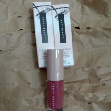 son bóng dưỡng môi fenty beauty màu riri