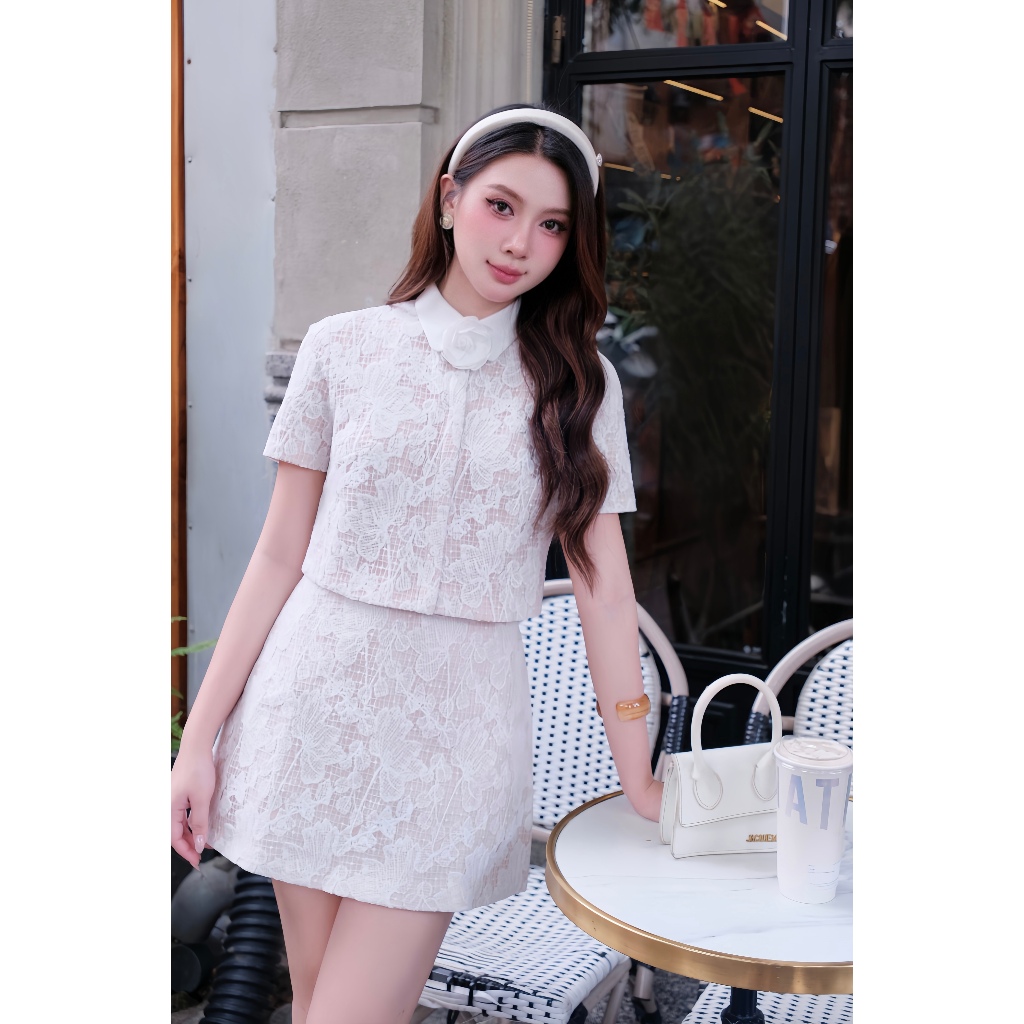 Set Áo Croptop Cổ Đức Ren Hoa 2T33.2506, Chân Váy A Nơ Eo 4S20.2506L. Đồ Set Nữ Ren Trắng Romantic Preppy 2025 bởi JM