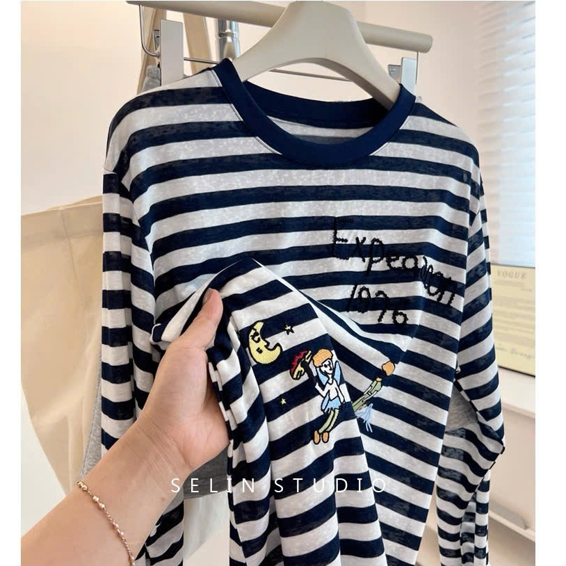 Áo thun tay dài nữ kẻ sọc ngang xanh đậm in hình trẻ trung JULY FASHION, Áo dài tay dáng rộng, mẫu mới mùa Thu Đông 2025