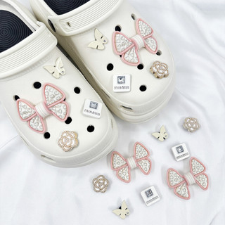 Bộ 8 Sticker, Charm 3D chủ đề Nơ tim lớn nhựa cứng gắn Dép Sục, Cá Sấu Mita JB-384
