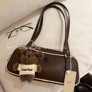 Chio2nd - Túi Trống Ngang Chio Viền Trắng Kèm charm Cún Nâu HS275