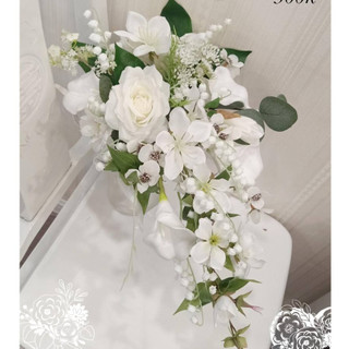 Hoa cầm tay cô dâu thác nước(mới)