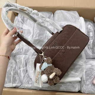 Chio2nd - Túi Kẹp Nách Chio Trống Ngang Da Lộn Kèm Charm Cún Bóng Chày