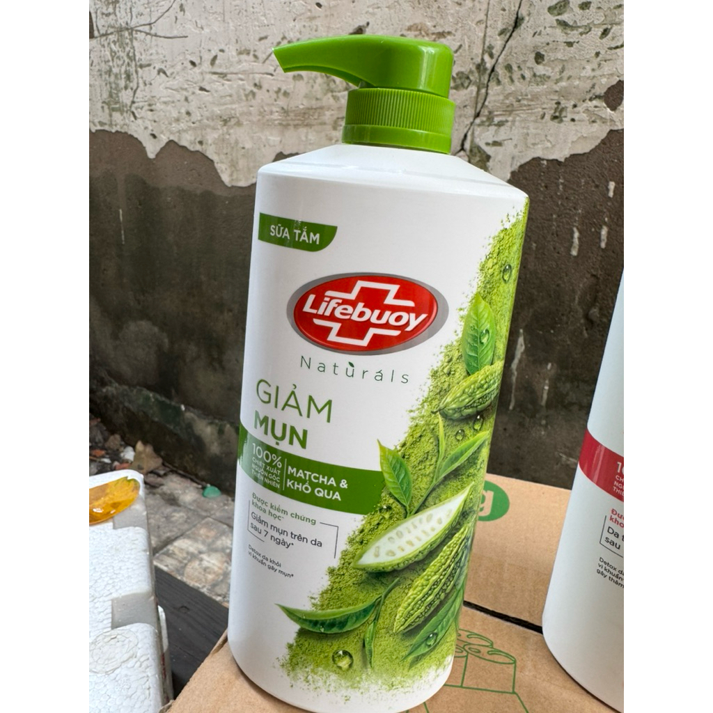 Sữa Tắm Lifebuoy 800gr Detox Và Sạch Sâu Khỏi Bụi Mịn Pm2.5 Detox 100% Từ Thiên Nhiên Diệt Khuẩn