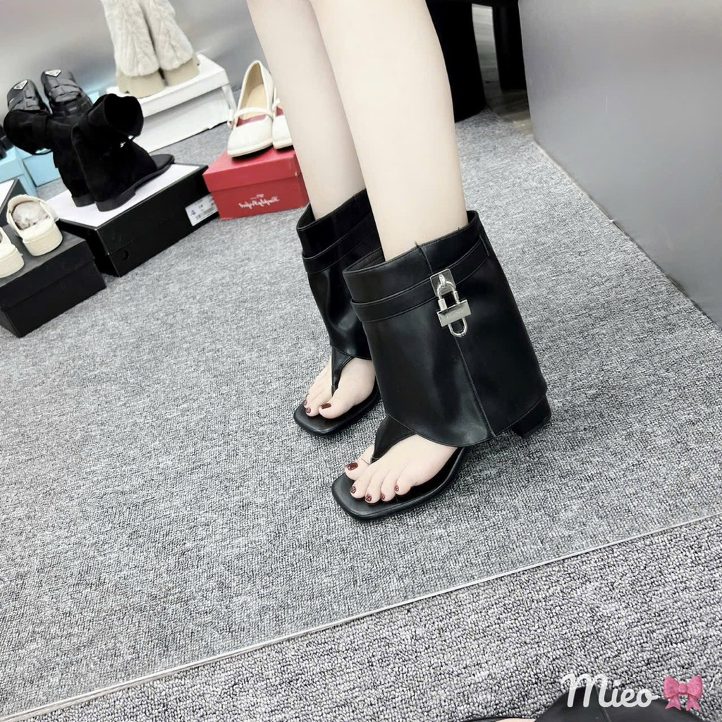 Bốt khoá cạnh xỏ ngón