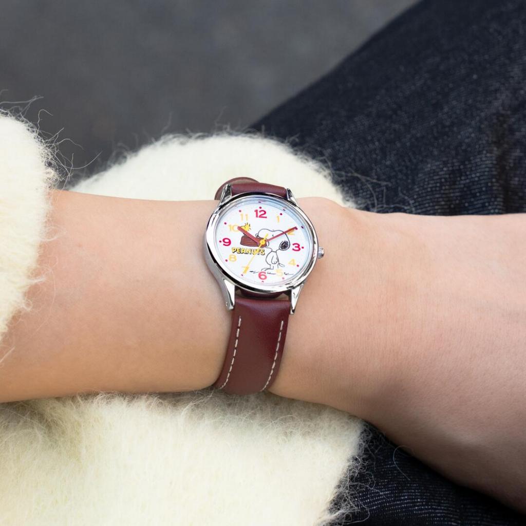 Đồng Hồ Nữ Citizen Q&Q PEANUTS Snoopy Analog - Dây Da Chống Nước 28mm Mặt Tròn