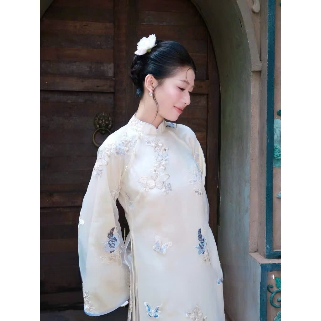 Áo dài cách tân dáng suông 4 tà cổ trụ đính ngọc vai thêu họa tiết hoa tinh tế  kèm quần lụa LABEL AD09