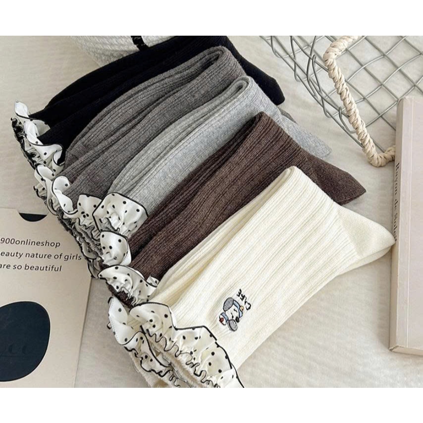 Vớ Tất Nữ Cún CAKE cổ nhún phong cách trẻ trung, năng động.