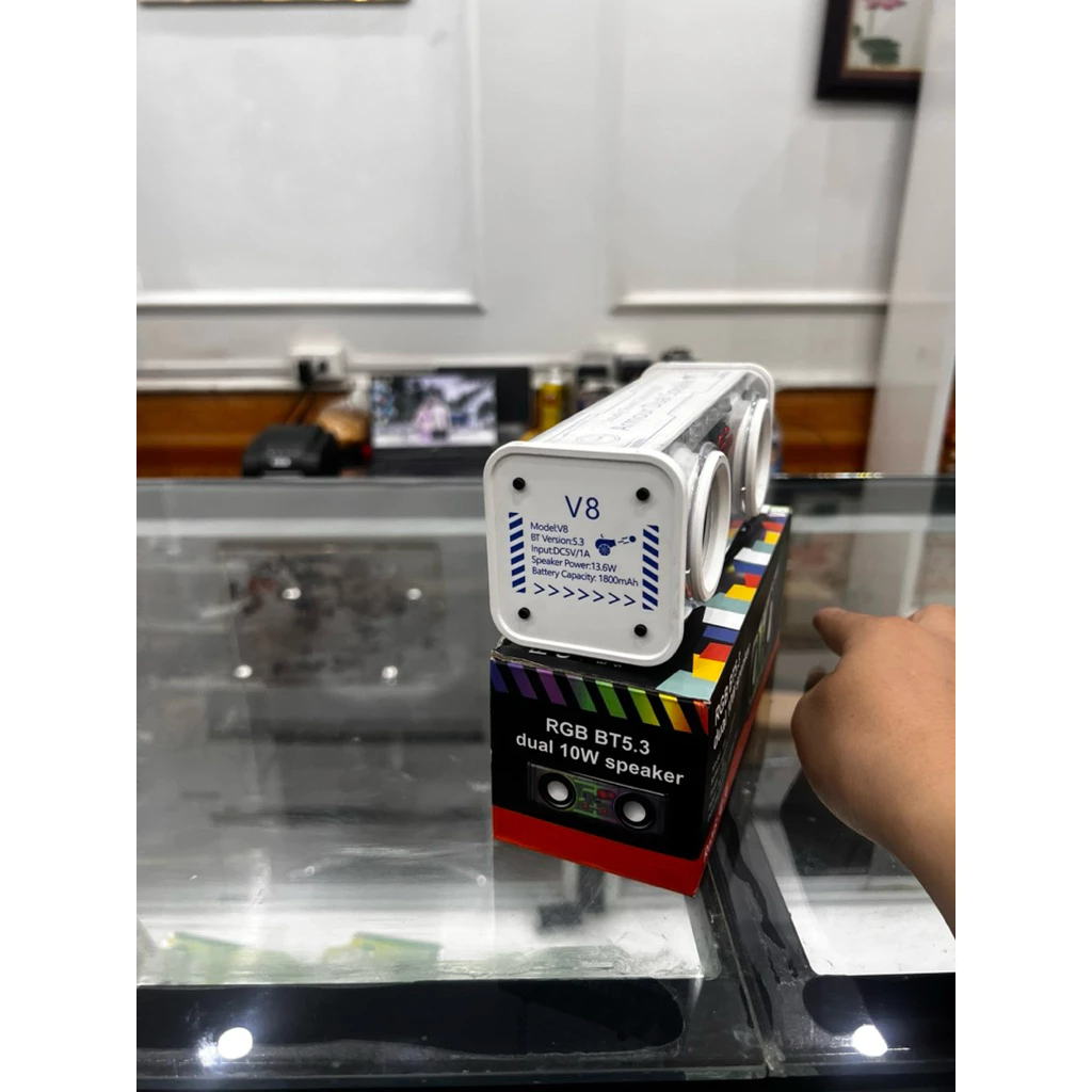 loa v8 bluetooth không dây MECHA loa màu streaming ánh sáng Loa siêu trầm Bluetooth mini Loa âm nhạc