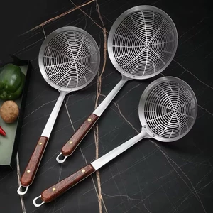 Muôi Thủng Ăn Lẩu [Cán Gỗ - Cán inox Đặc] Vá Vớt Lẩu Inox 304 Cao Cấp, Muôi Lẩu Cán Dài Chống Nóng, Hàng Dày Dặn