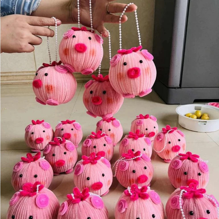 Lồng đèn Heo hồng tai cụp