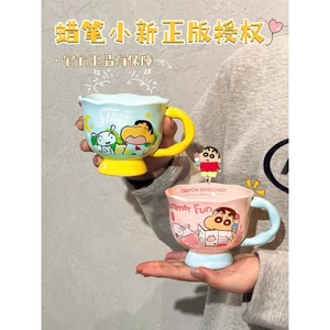 Cốc nước hình Cậu bé bút chì Shin kèm thìa xinh xắn