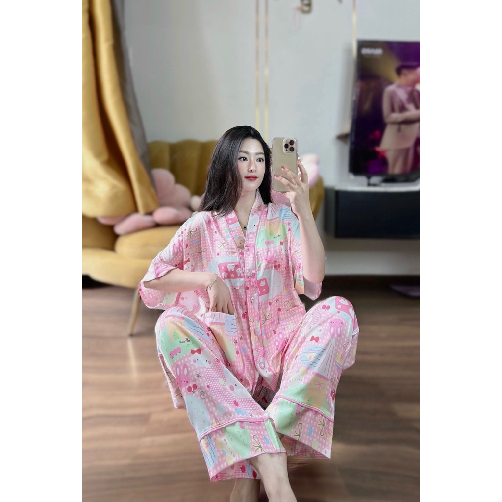 (42-68kg) Bộ pijama mặc nhà cho nữ, cổ V tay dơi quần dài lụa mịn mát, hình dễ thương Women phom qc Áo Ngủ Quần Ngủ Ong