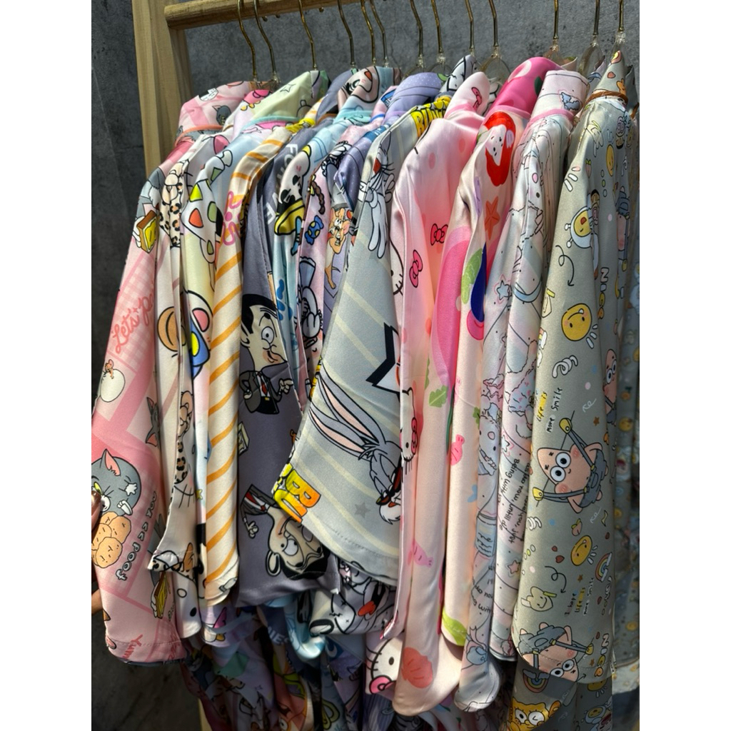 (42-68kg) Bộ pijama mặc nhà cho nữ, cổ V tay dơi quần dài lụa mịn mát, hình dễ thương Women phom qc Áo Ngủ Quần Ngủ Ong