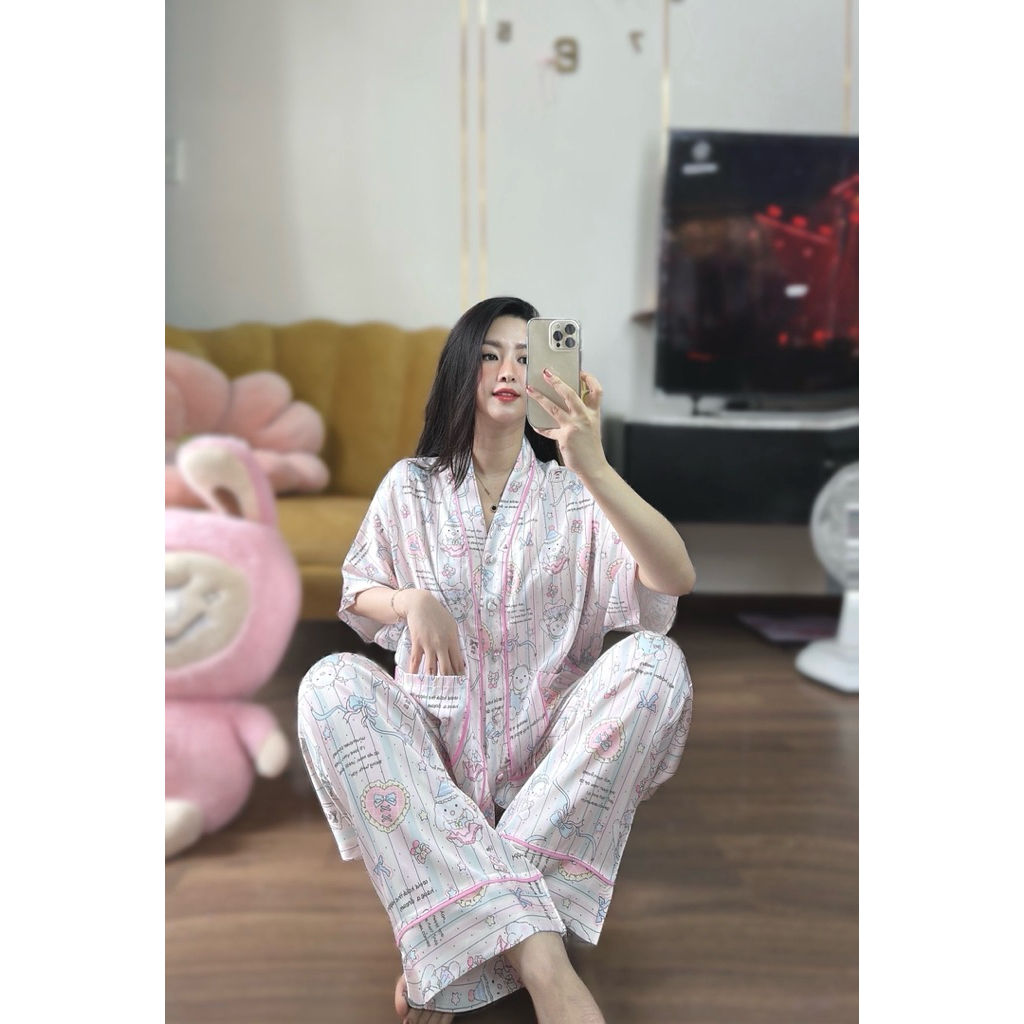 (42-68kg) Bộ pijama mặc nhà cho nữ, cổ V tay dơi quần dài lụa mịn mát, hình dễ thương Women phom qc Áo Ngủ Quần Ngủ Ong