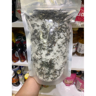 Muối biển rang ngải cứu chườm lưng, đầu gối, cổ và lòng bàn chân giảm đau lưng, đau cơ xương khớp