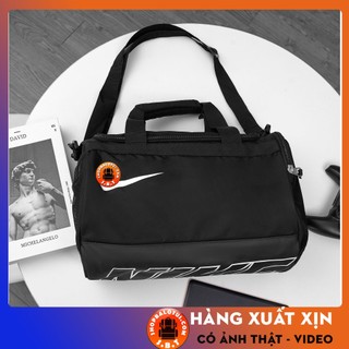 Túi Thể Thao Nam Nữ Có Nhiều Ngăn Chống Nước Để Giày Riêng, Túi Đi Tập Yoga Gym Đá Bóng Banh Màu Đen In Đáy BA5185