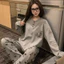 Set bộ đồ nỉ phối cúc in hình Kitty 2 màu nữ. Bộ đồ áo dài tay quần ống suông form rộng dễ thương