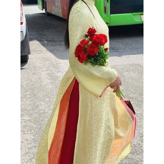Áo dài gấm mềm.Mặc vào vừa duyên dáng, vừa toát lên vẻ quý phái, chuẩn nét đẹp truyền thống