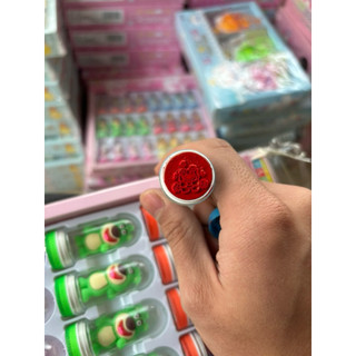 sỉ khay 24 chiếc dấu ấn có đồ chơi kèm